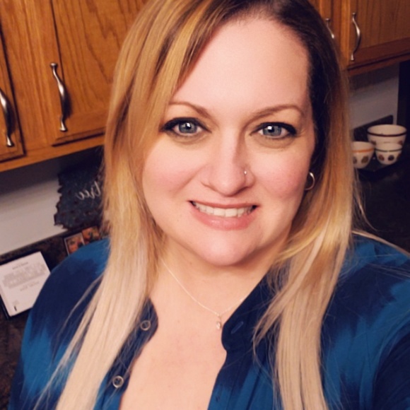 Meet your Posher, Jessica - Picture 2 of 3